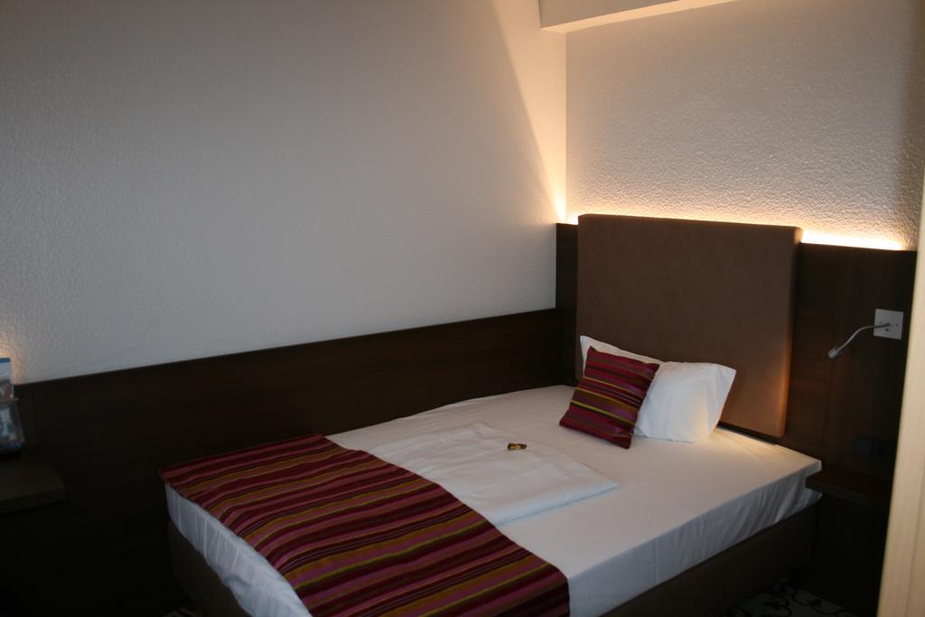 Hotel Parqeo Im A66 Gelnhausen Εξωτερικό φωτογραφία